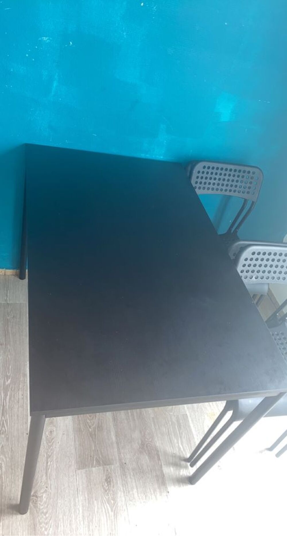 Table noir + 4 chaises noir Meubles