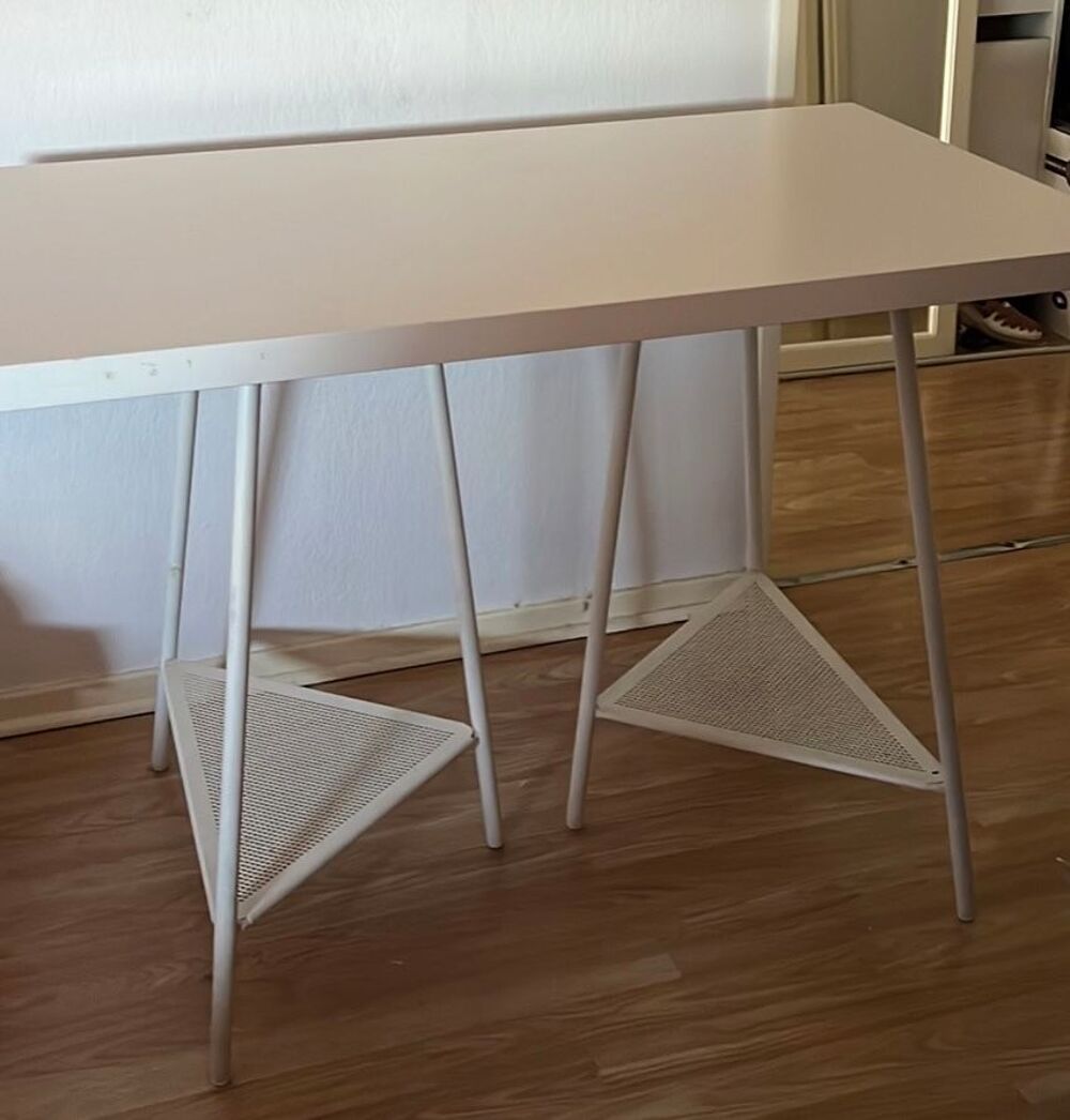 Table / bureau Meubles