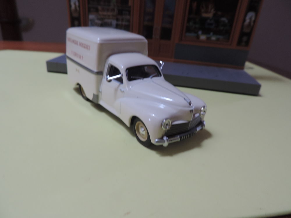 ALTAYA - PEUGEOT 203 - FOURGONNETTE DU BOULOUGER 1/43 &egrave;me. 