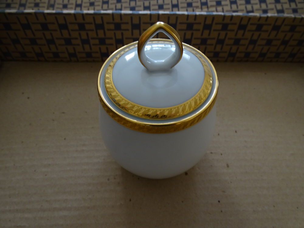 SERVICE DE TABLE EN PORCELAINE DE LIUMOGE AVEC LISERET OR Cuisine