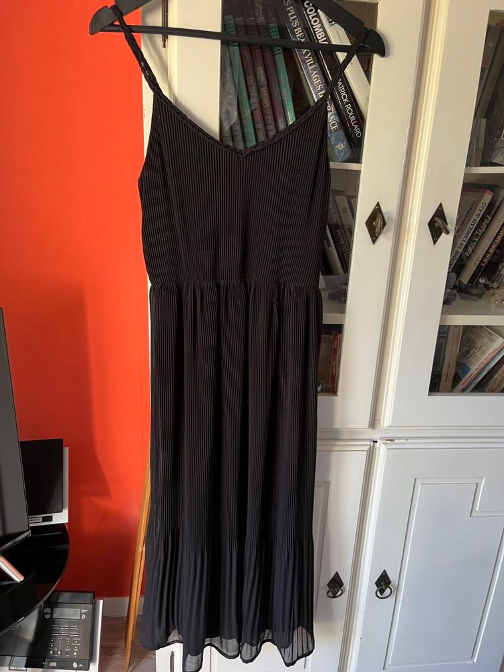 Jolie robe noire Vêtements