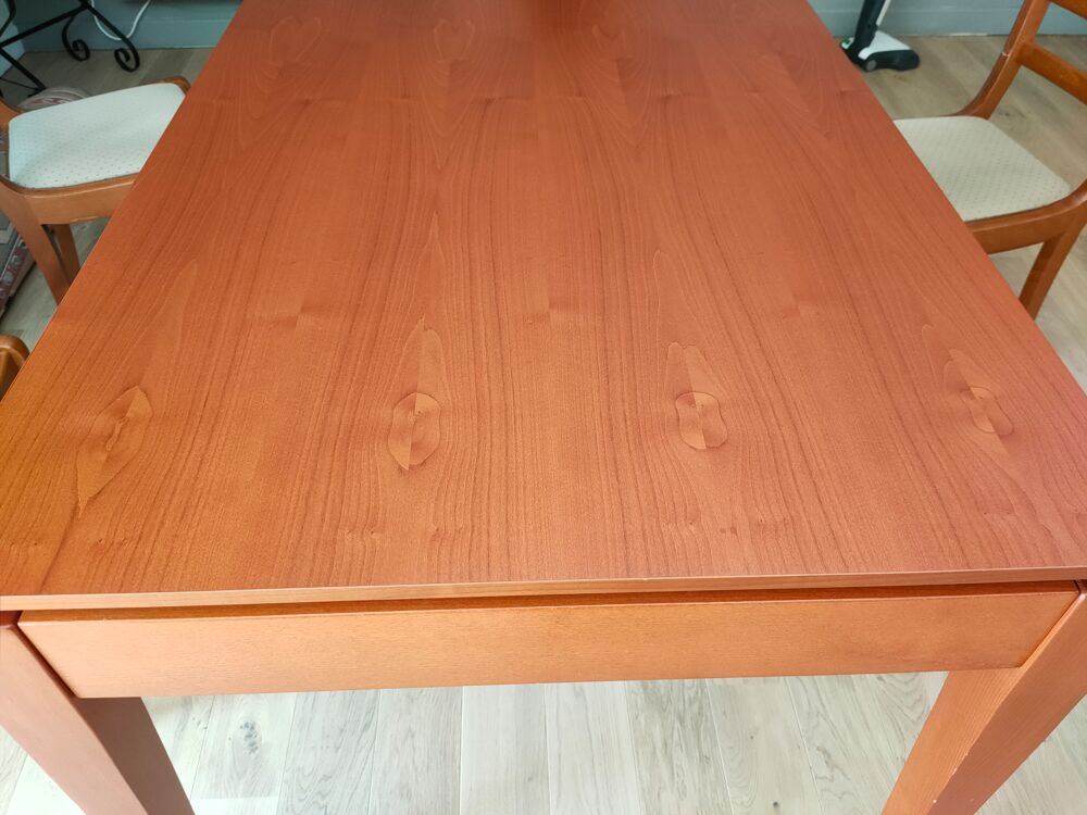 Description
Table de salle &agrave; manger Meubles