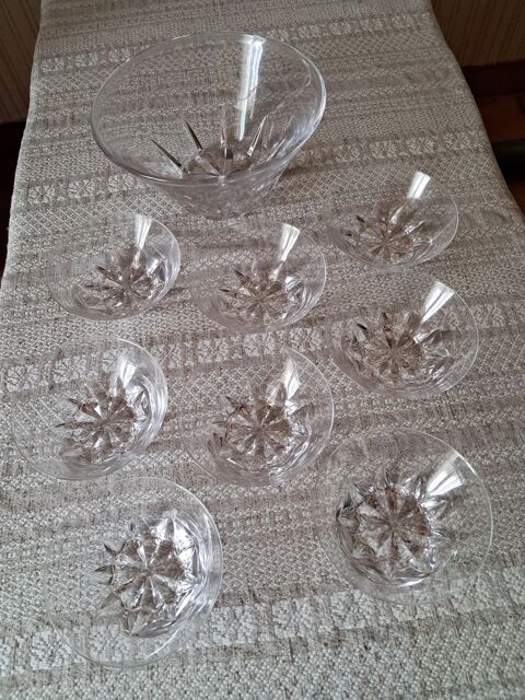 Ensemble 1 saladier et 8 coupelles en cristal Creil (60)