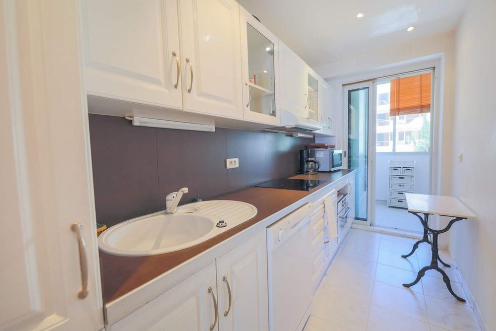 Location Appartement BEL APPARTEMENT FRONT DE MER A JUAN LES PINS PARKING SECURIS Antibes