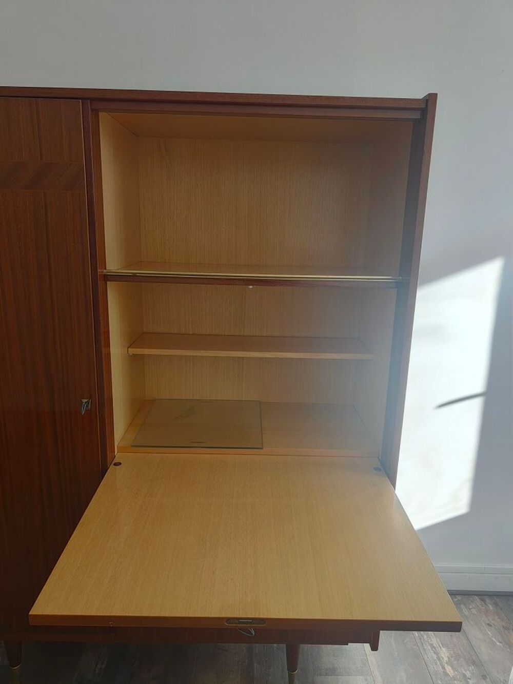 Placard Vintage en parfait &eacute;tat avec vitrine, bureau et penderie Meubles
