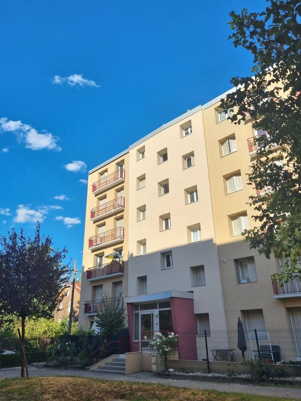 Vente Appartement Grenoble ? T3 traversant rénové de 57 m² avec balcon et cave Grenoble