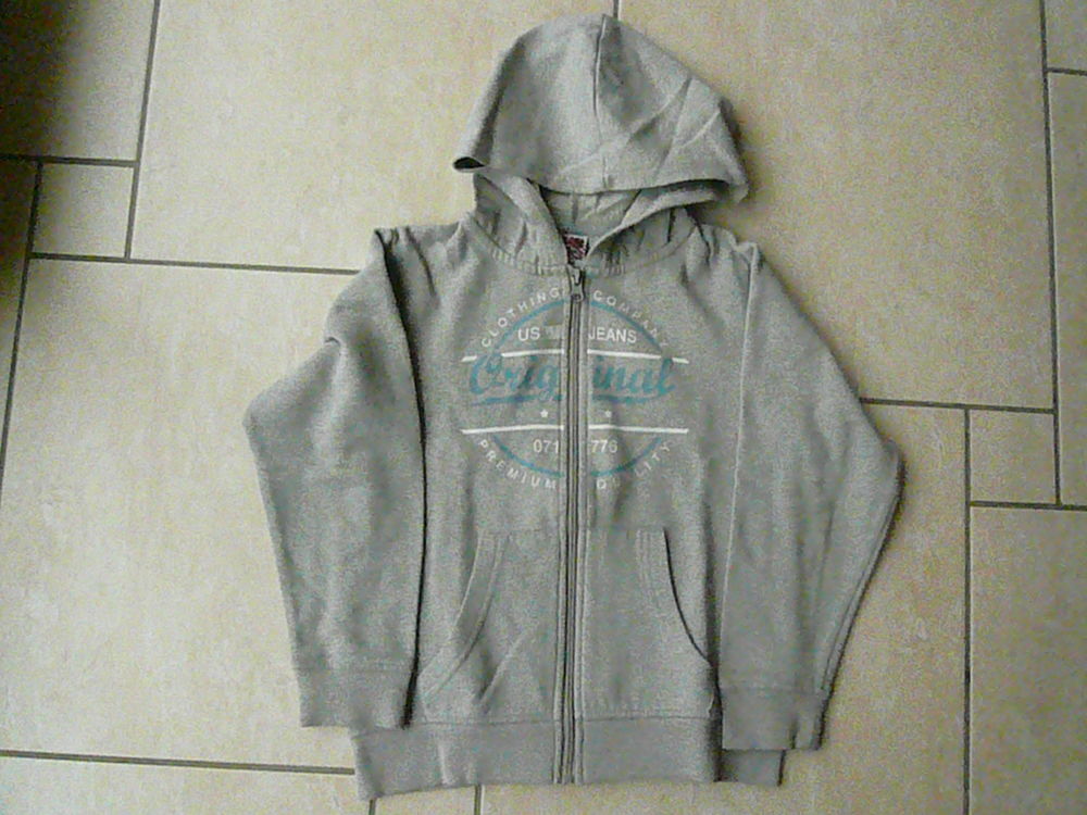Veste zipp&eacute;e gris taupe 8 ans (n&deg;33 bis) Vêtements enfants