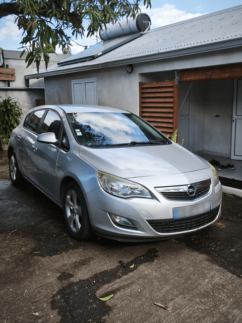 Opel Astra 1.7 CDTI 110 ch FAP Cosmo 2012 occasion Saint-Louis 97421