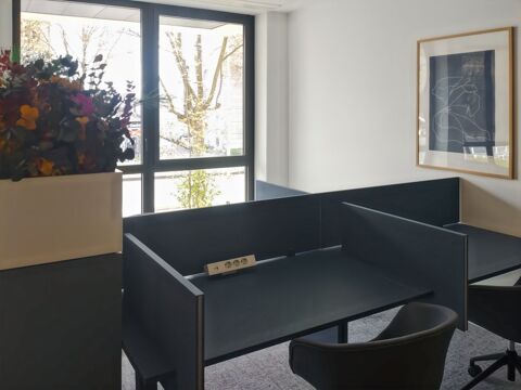 R&eacute;servez un bureau d&eacute;di&eacute; ou un poste en libre-service &agrave; louer &agrave; Bagneux Aristide Briand 239 92220 Bagneux