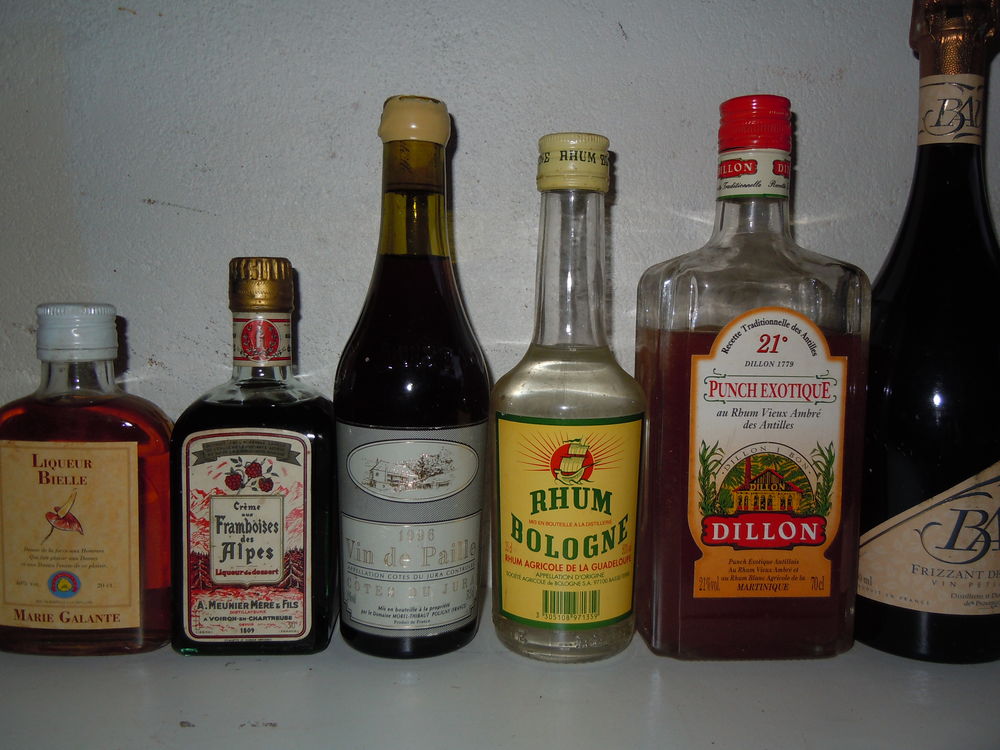 une centaine d objets anciens . je vide ma maison..... Décoration
