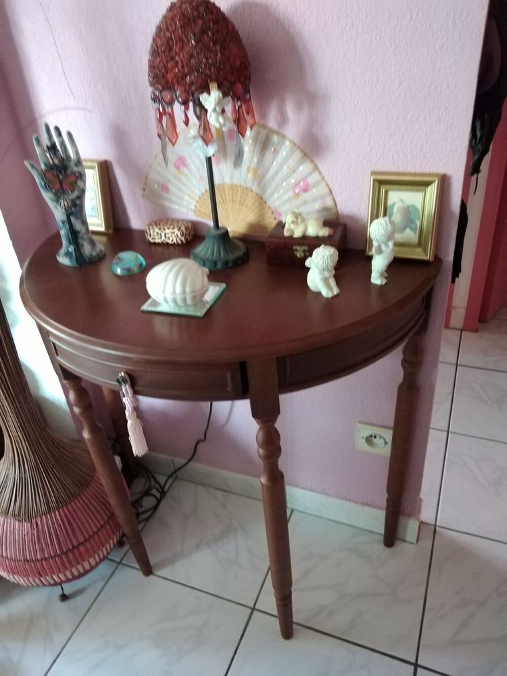 Jolie console en bois. Meubles
