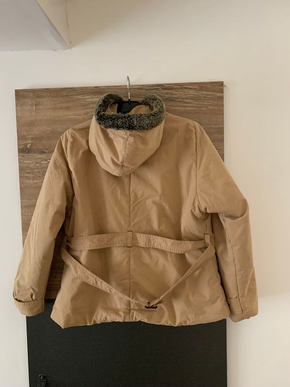 Blouson femme avec capuche " Autre ton " V�tements