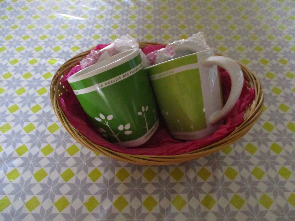 2 bols &agrave; tisane + corbeille en osier NEUF Décoration