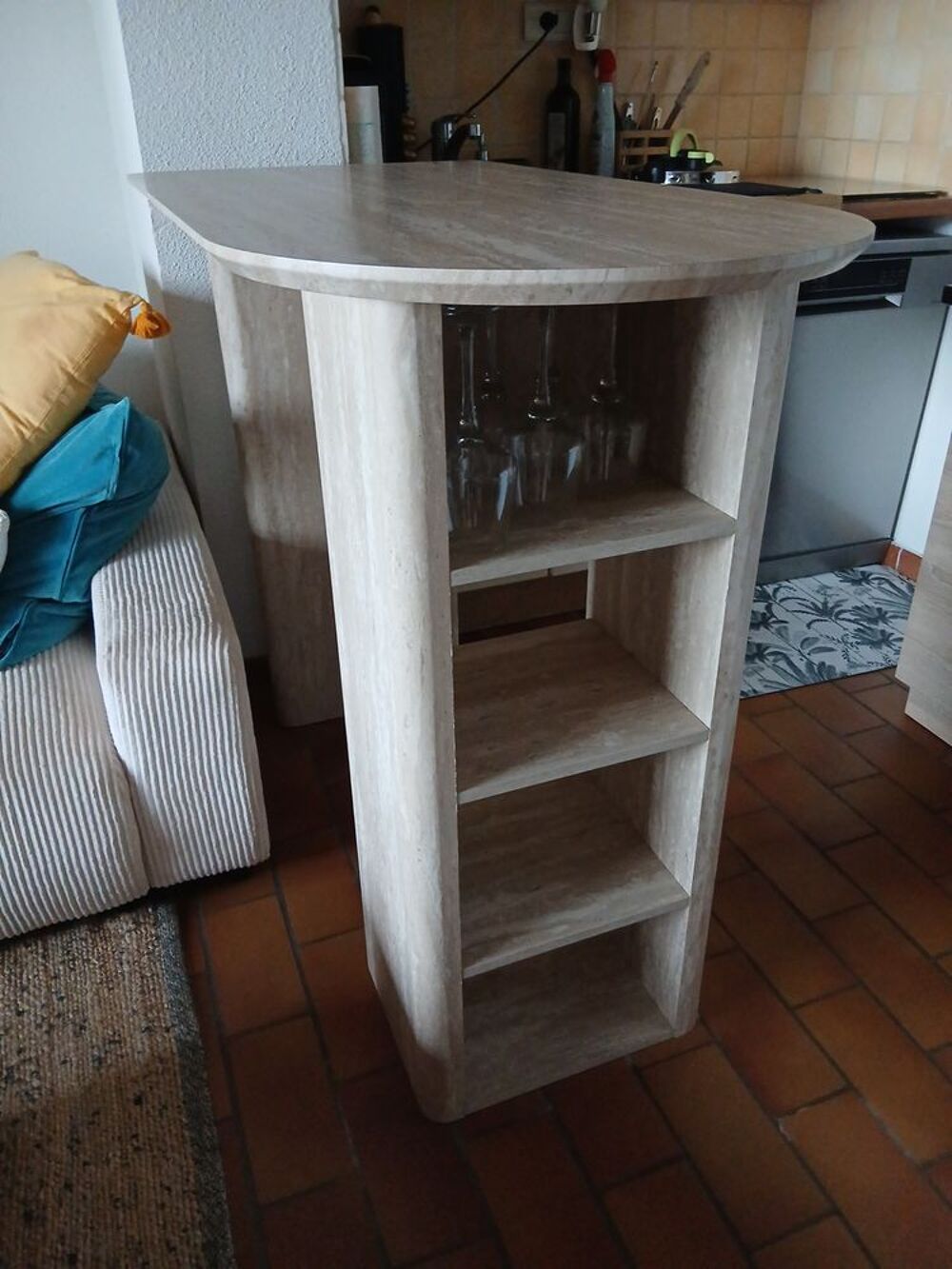 Table haute.
Meubles