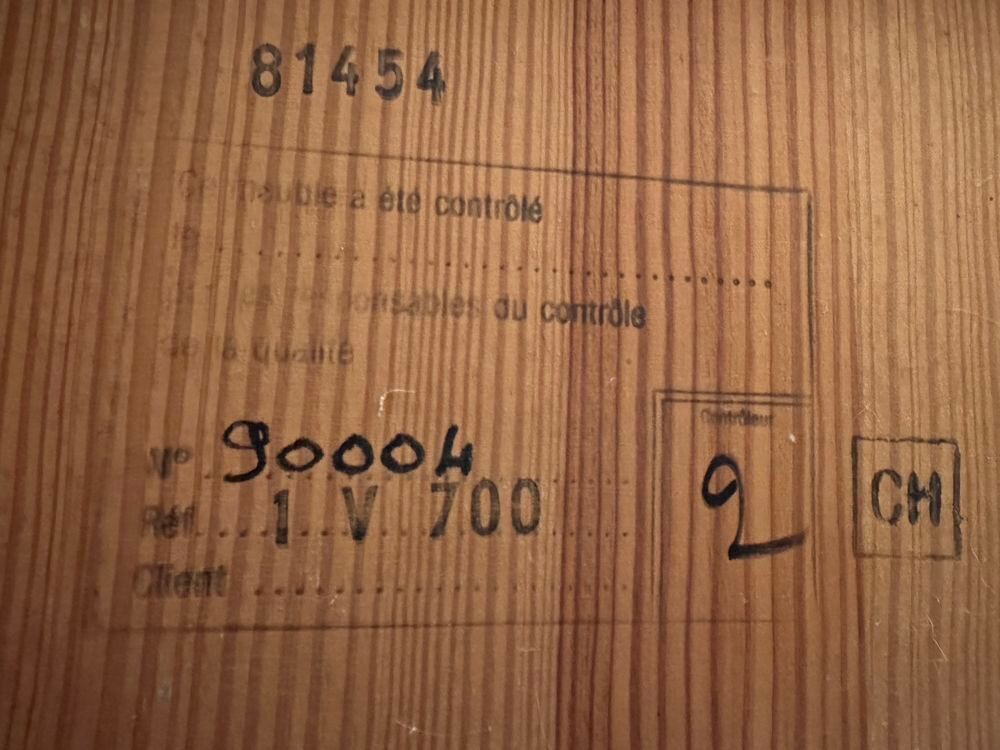 Buffet bas pin massif num&eacute;rot&eacute; Meubles
