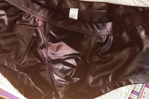 Boxer de marque pour homme ouvert au dos en faux cuir. T XL. 0 Lyon 9 (69)