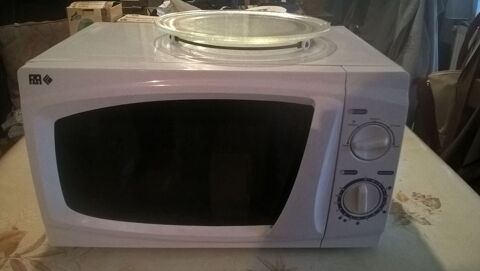 Four micro-ondes FAR. 15 Flers-en-Escrebieux (59)