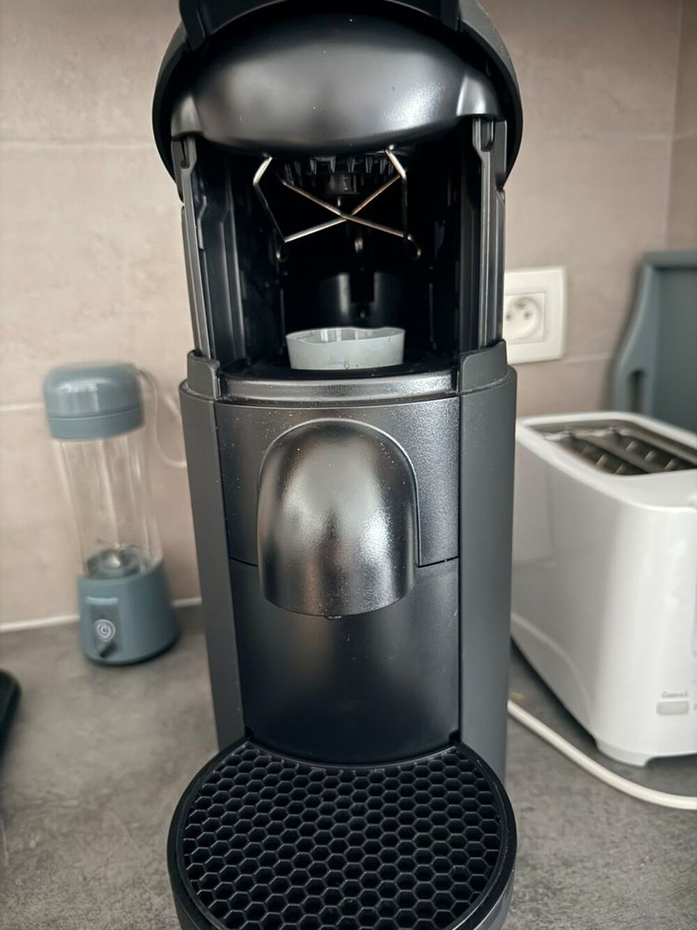 Cafeti&egrave;re nespresso krups parfait &eacute;tat cause d&eacute;m&eacute;nagement Electroménager