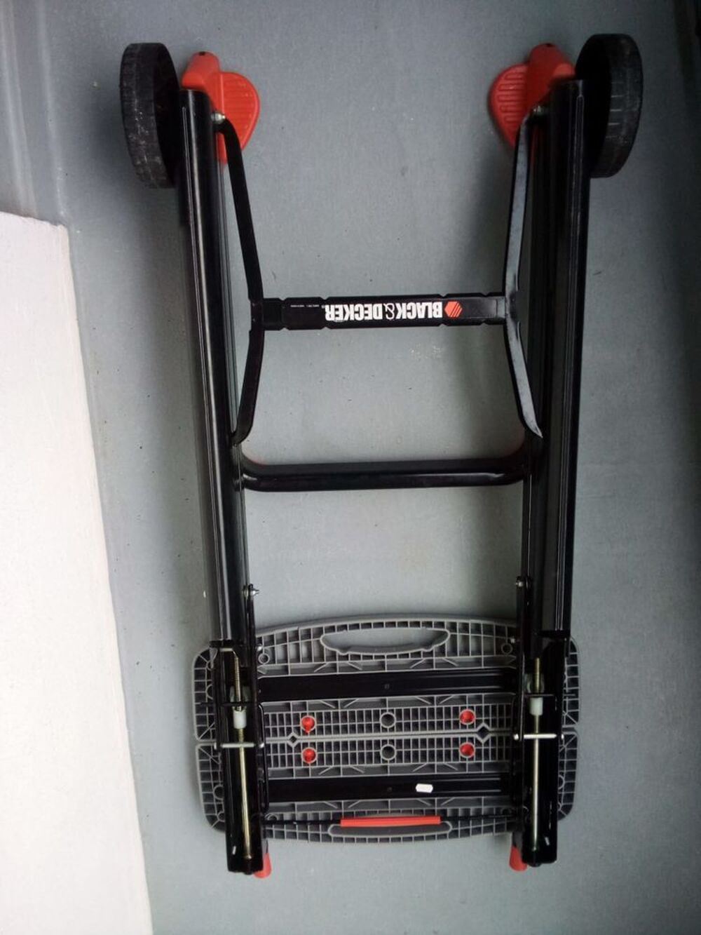 ETABLI-ETAU PLIABE BLACK ET DEKER Bricolage