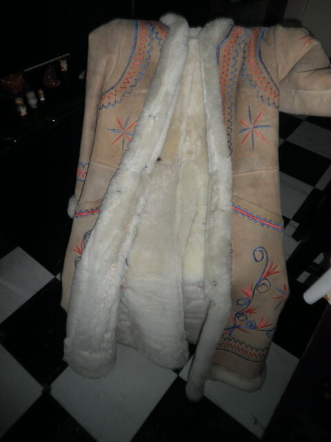 manteau hiver en peau beige fonc, en bon tat 150 Jou-ls-Tours (37)