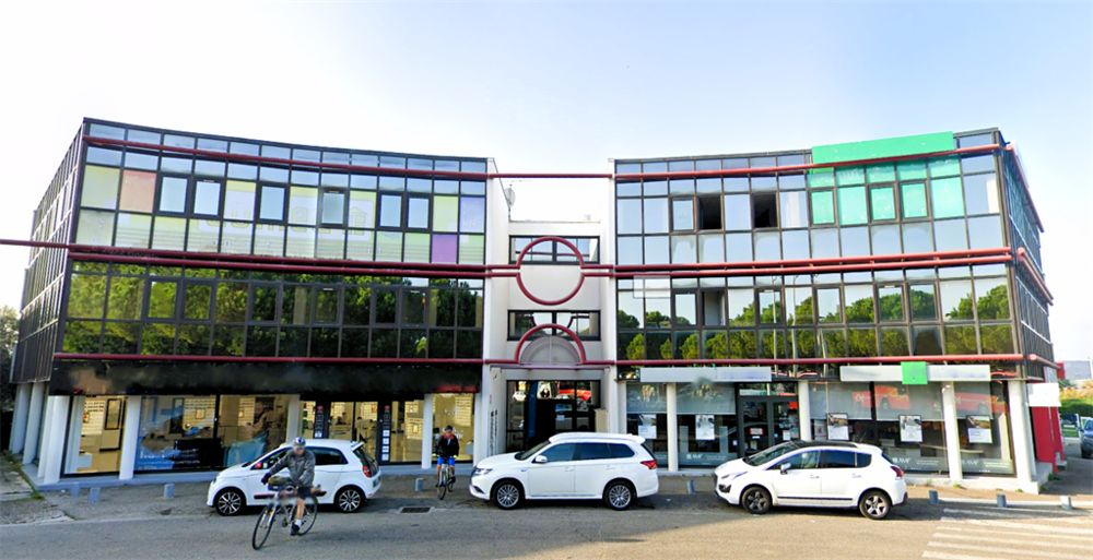   BUREAUX DE STANDING 150 M² EN LOCATION EN VILLE ACTIVE 