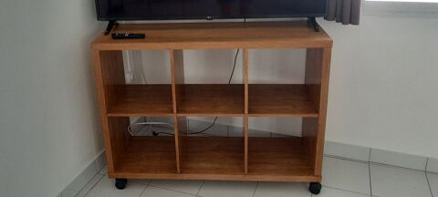 Meuble TV 119cm x 89cm x 39cm
En Bois sur roulettes 110 Le Morne-Rouge (97)