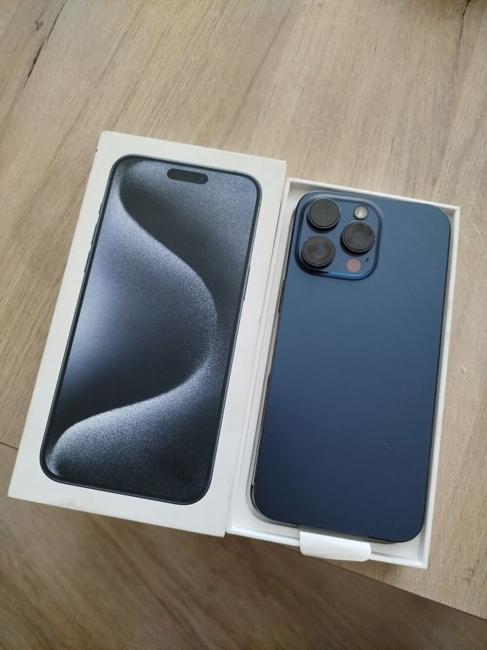 Iphone 15Pro Max 256Go
Bleu titane Téléphones et tablettes