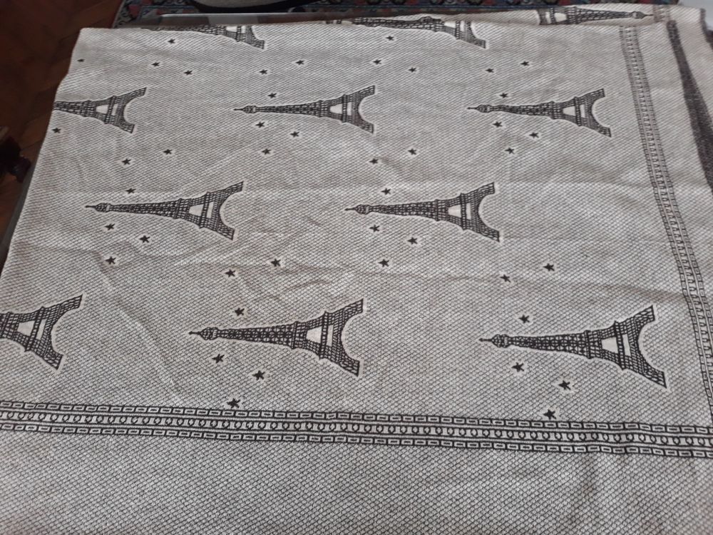 plaid tour Eiffel 220 x 180 (faire offre) Décoration