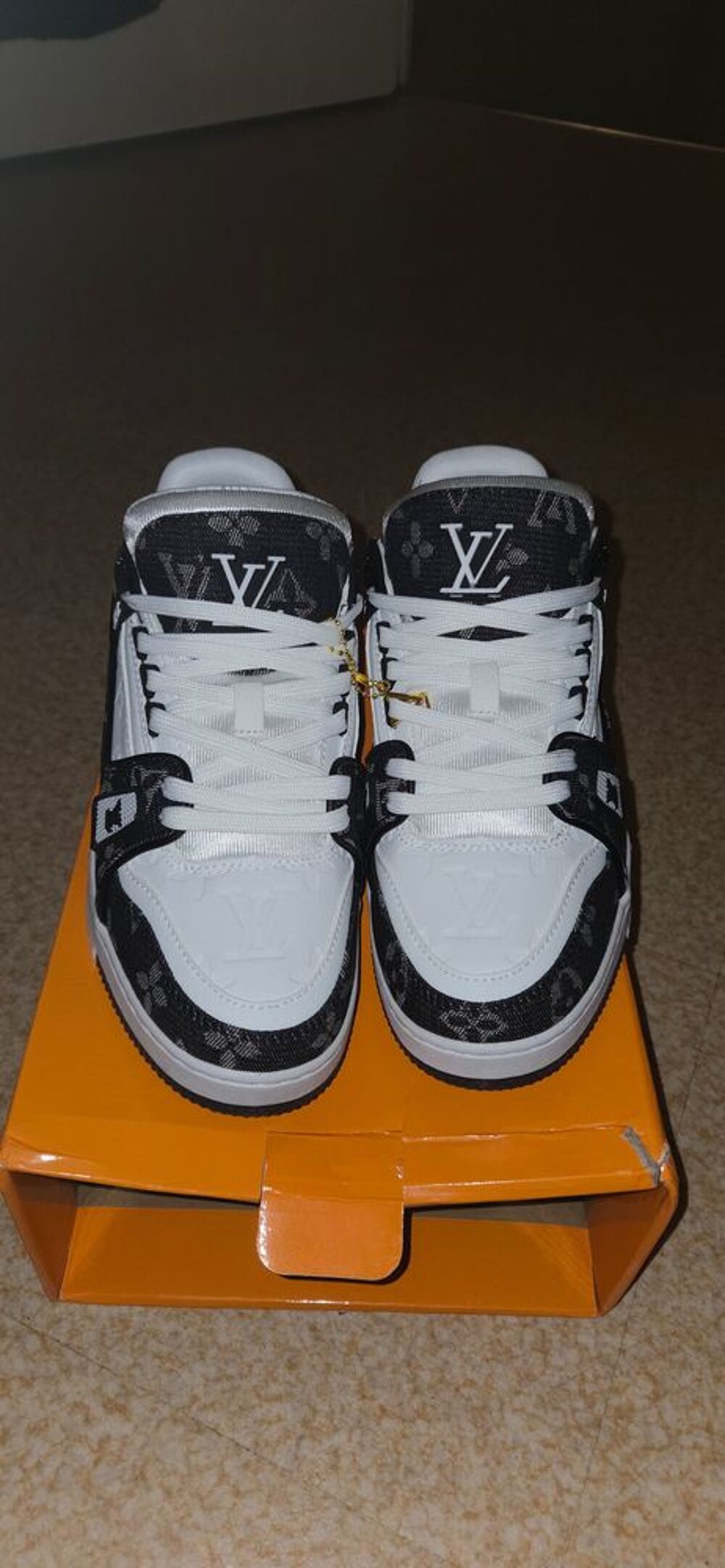 Louis Vuitton trainer noir et blanc Chaussures