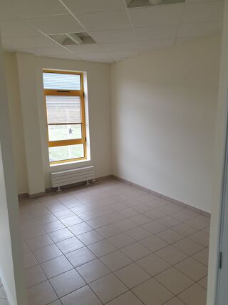  Atelier à louer 3/4 pièces 139 m² La ferté-bernard