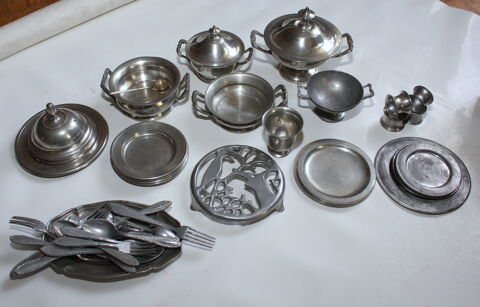 Dinette ancienne en m�tal , jouet 1900 100 Issy-les-Moulineaux (92)