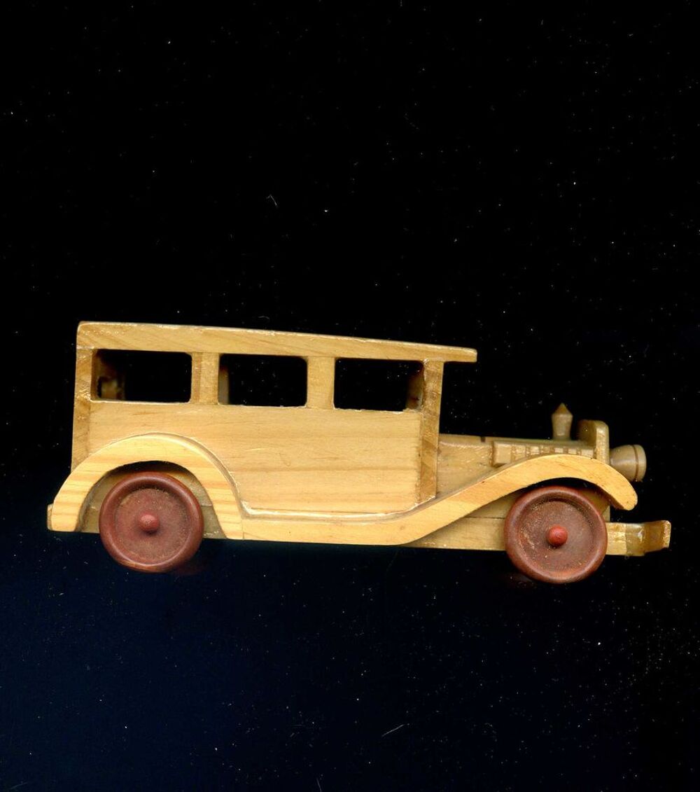 PETITE VOITURE EN BOIS 1927 RED SEDAN Décoration