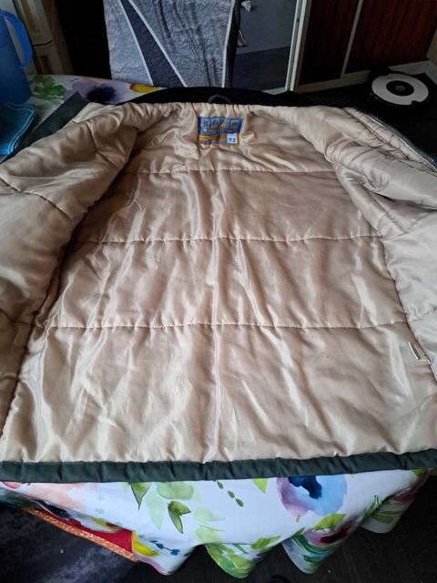 Anorak taille 3 en bon �ta  pas de d�chirure 11 Dom�rat (03)