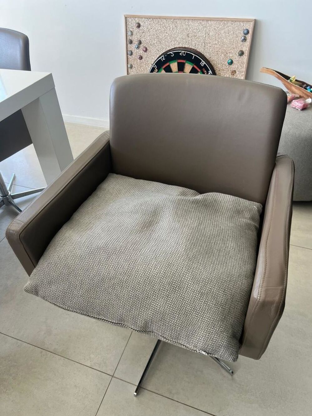 8 fauteuils cuir taupe Meubles