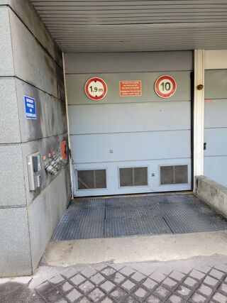  Parking / Garage � louer 10 m� Paris