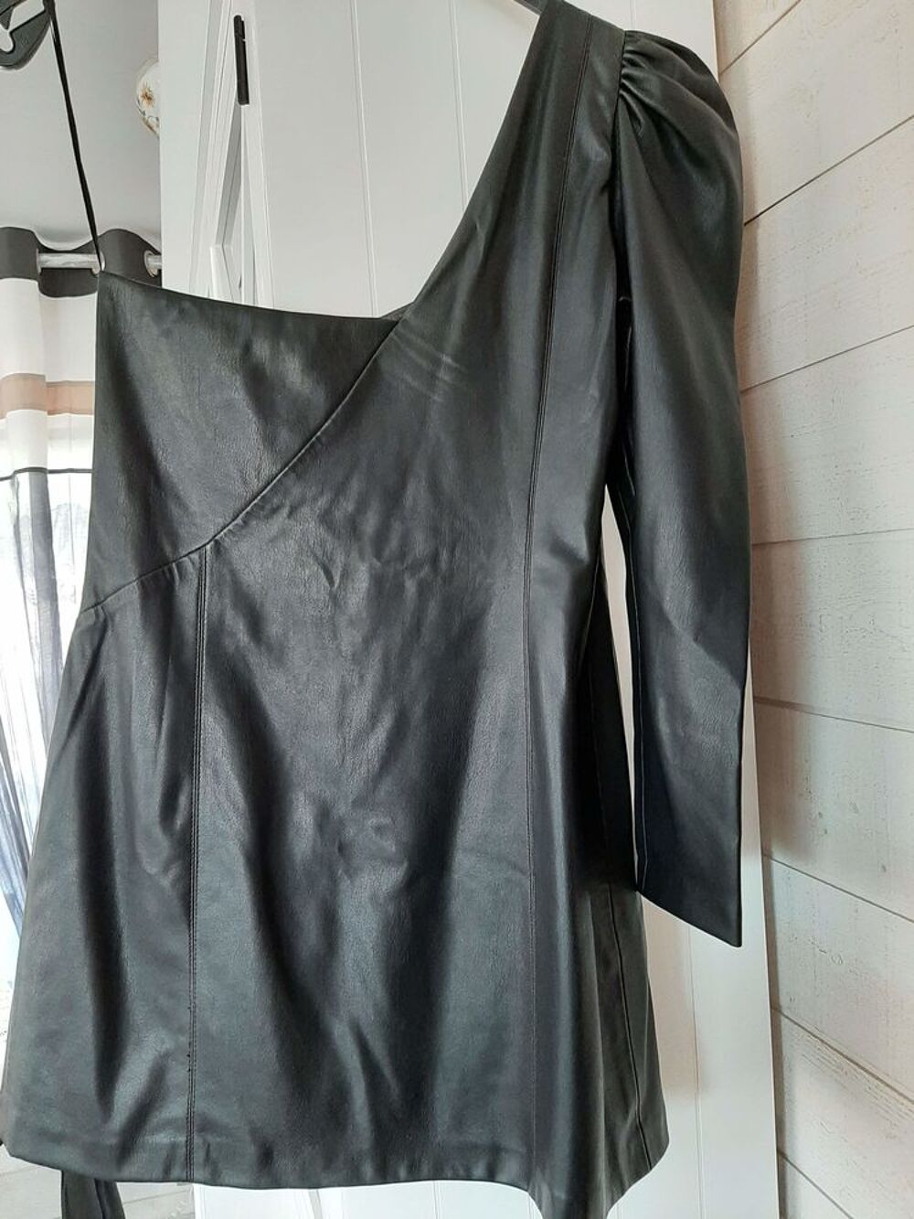 ROBE SIMILI CUIR COURTE - SOIREE / re-BAISSE DE PRIX Vêtements