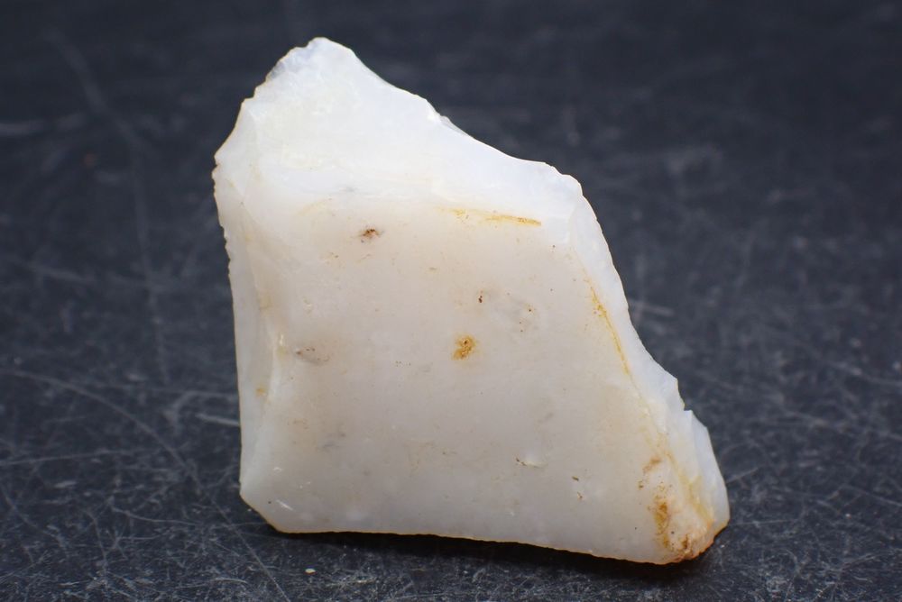 Opale brute , Grazay , Mayenne , France 8gr 37 x 27 x 12 mm 