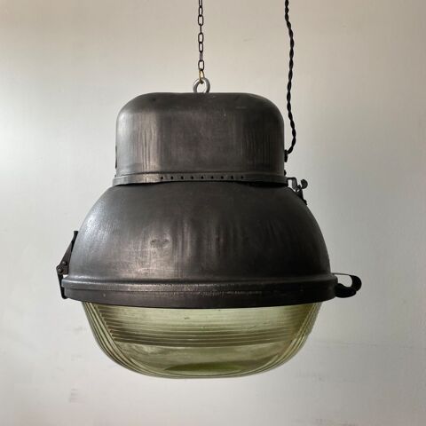 ANCIENNE LAMPE SUSPENSION INDUSTRIELLE POLONAISE XXL
300 Lille (59)