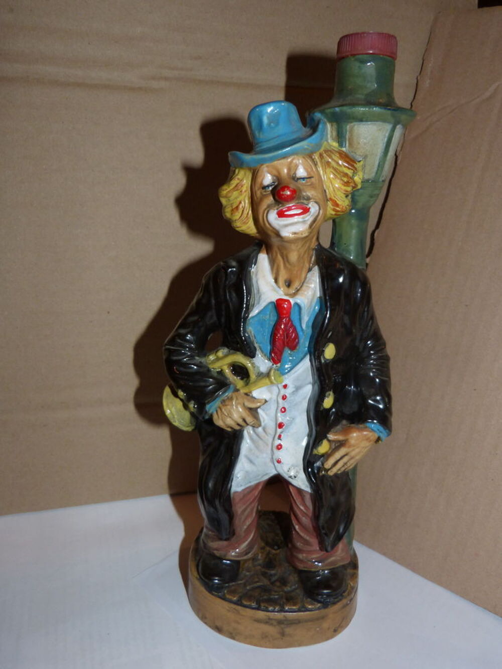 BOUTEILLE EN FORME DE CLOWN AVEC TROMPETTE 