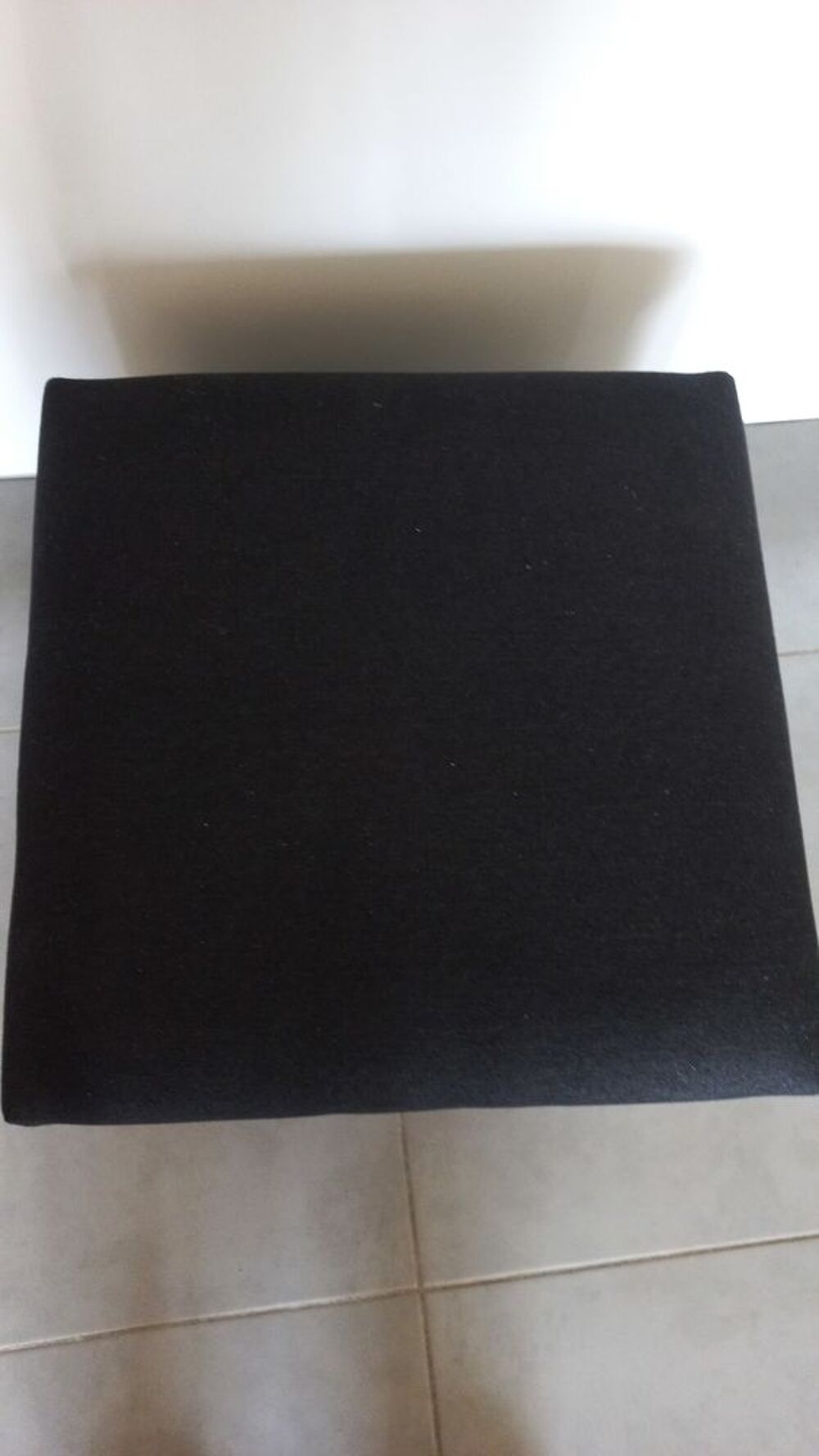 Joli coffre en tissu
Noir 
38x38x38 cm
D�coration