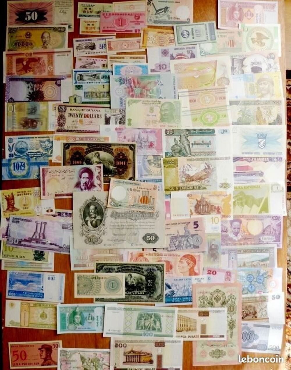 lot de + 700 billets banque du monde 