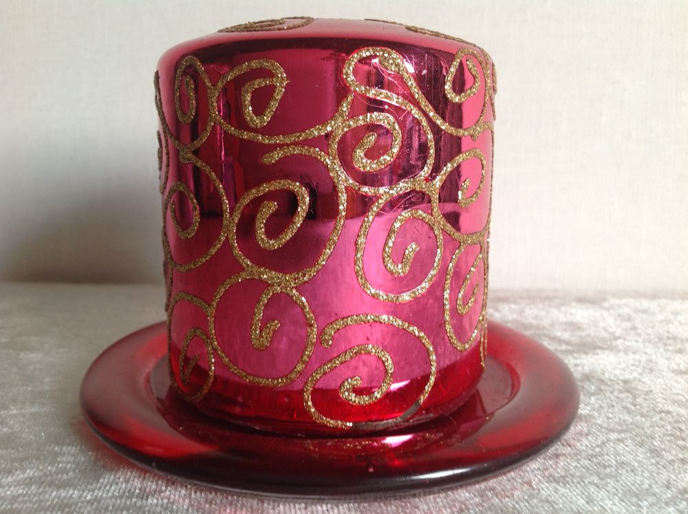 BOUGIE ROUGE ARABESQUE DOR&Eacute;E COUPELLE VERRE Envoi Possible
Décoration