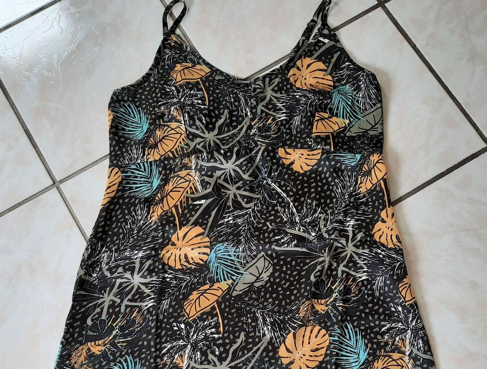 Nuisette satin&eacute; noire imprim&eacute; feuilles en satin T 40 - 42 Vêtements