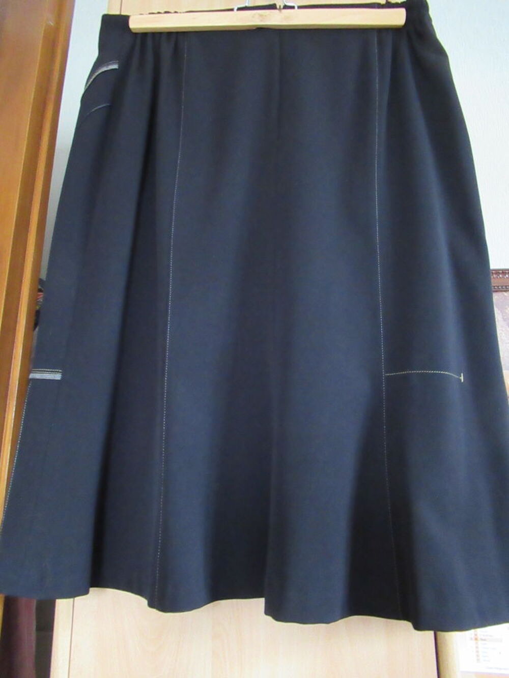 Tailleur veste et jupe noire taille 46-48 Vêtements