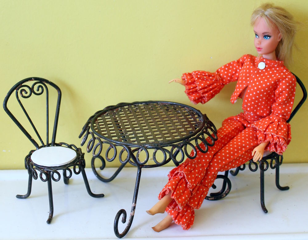 Mobilier de jardin fer forg&eacute; pour poup&eacute;e mannequin 50-60 