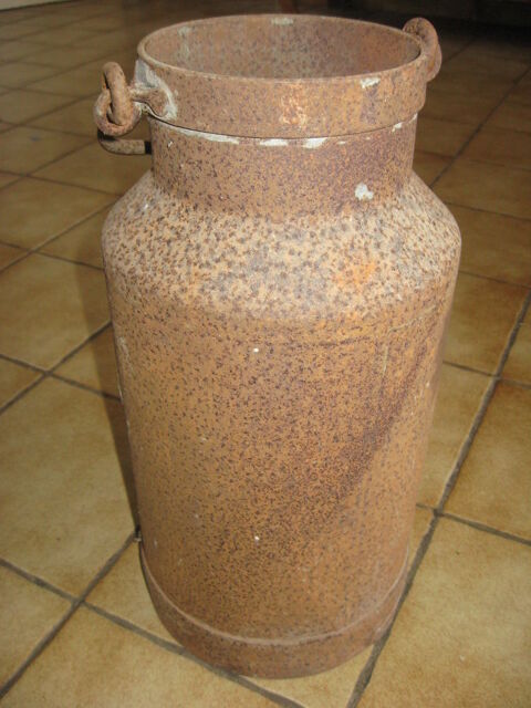ancien bidon en fer 30 Racquinghem (62)