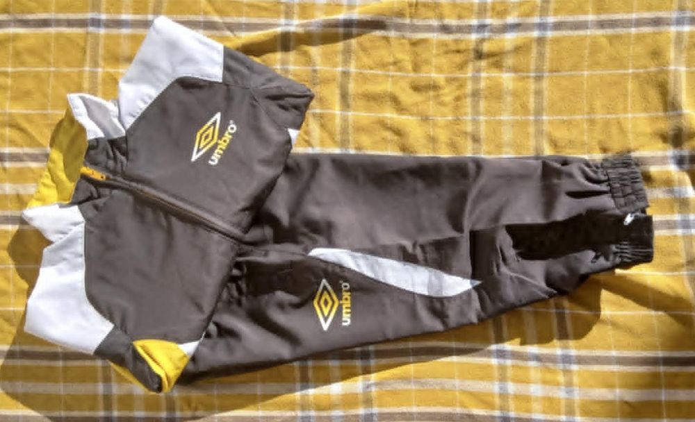 Surv&ecirc;tement Gar&ccedil;on Taille 94 de la Marque " Umbro " Vêtements enfants