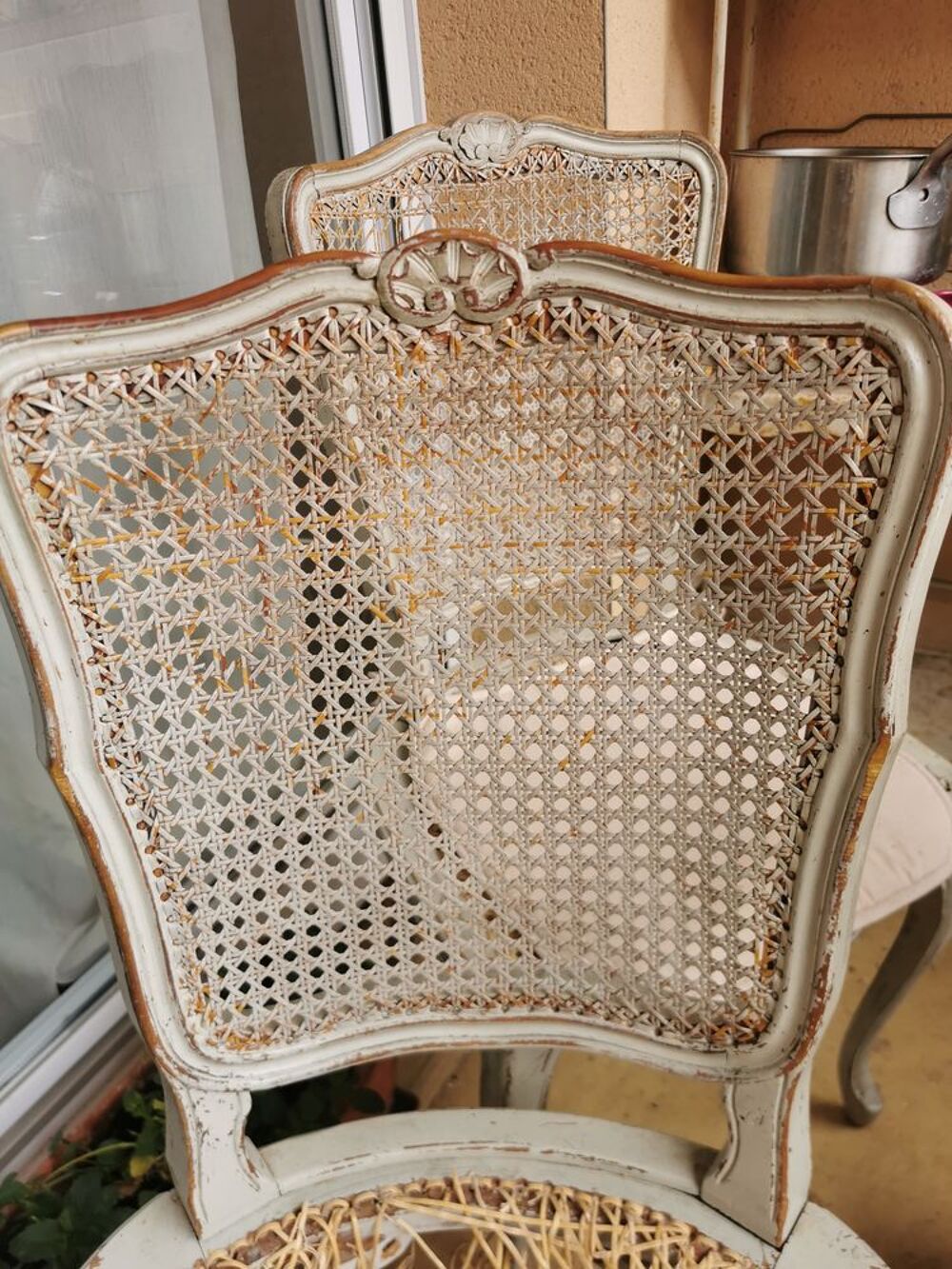 5 chaises anciennes c&eacute;rus&eacute;es blanc Meubles