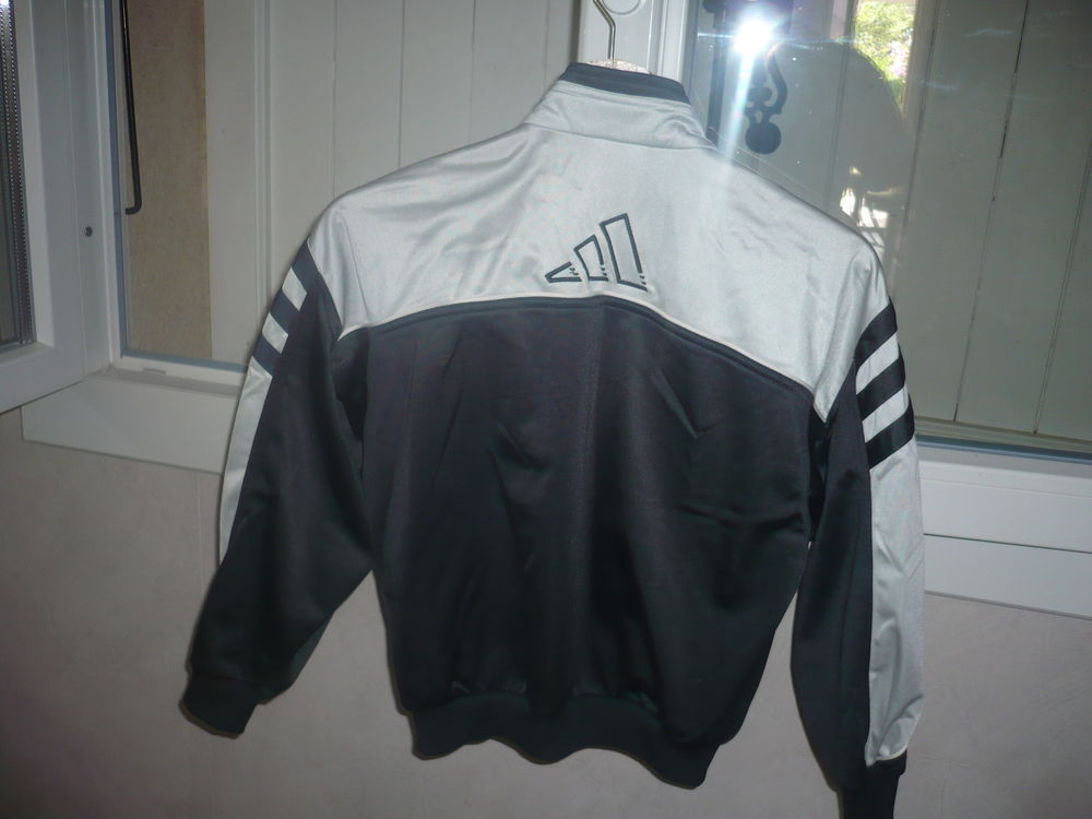 VESTE ADIDAS TAILLE 10 ANS Vêtements