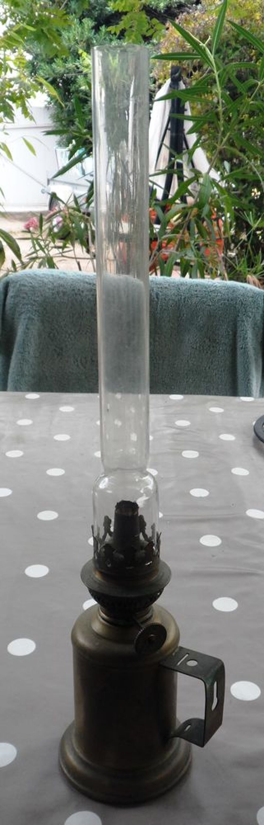 Lampe &agrave; p&eacute;trole en laiton avec le verre 38,5 Elle fonctionne Décoration